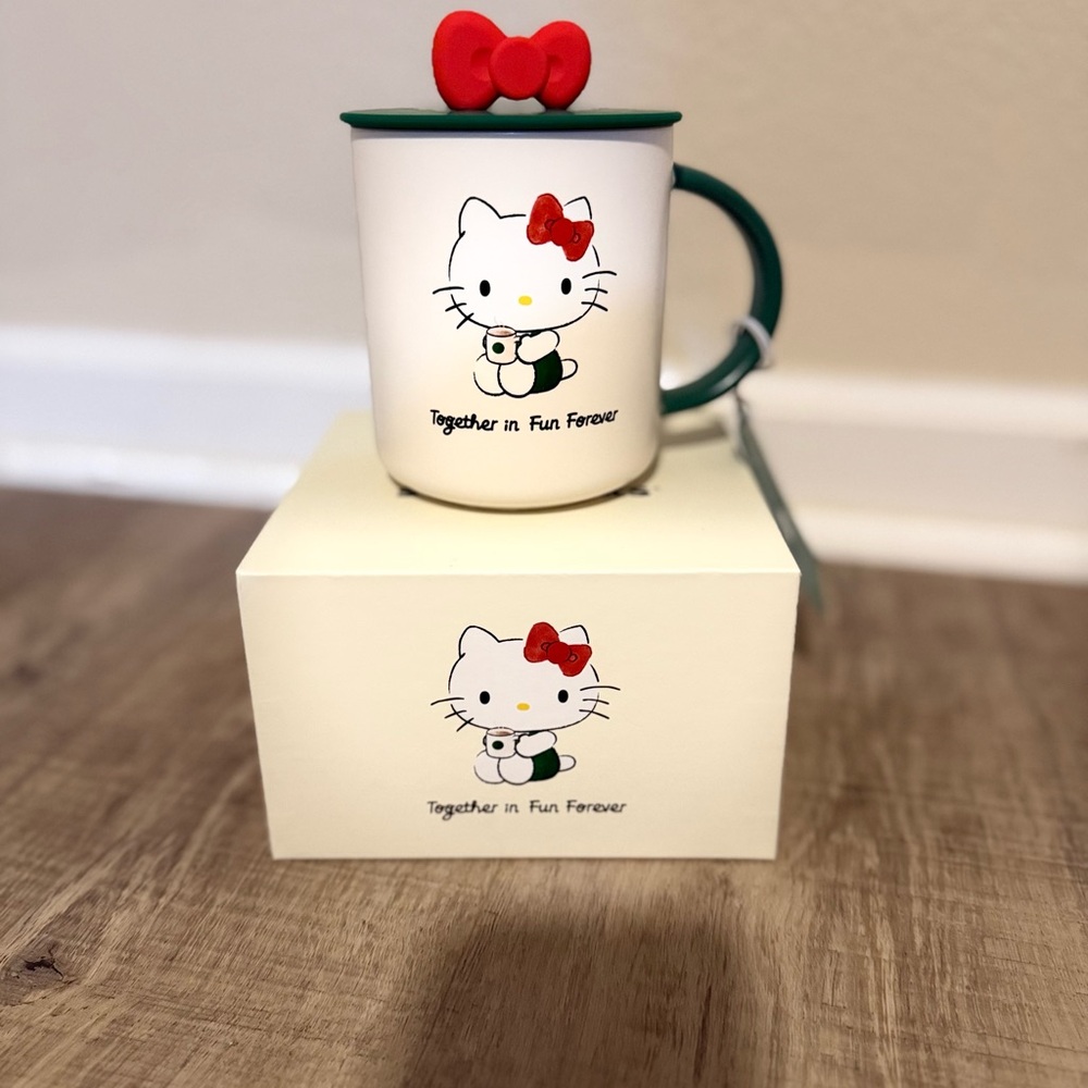 Starbucks x Hello Kitty Limited Edition 16oz Ceramic Mug with a bow‎ lid New